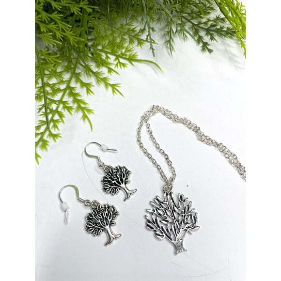 3/$20 ⭐️ Silver Tree Necklace Earring Set Nature Outdoors - Picture 1 of 8